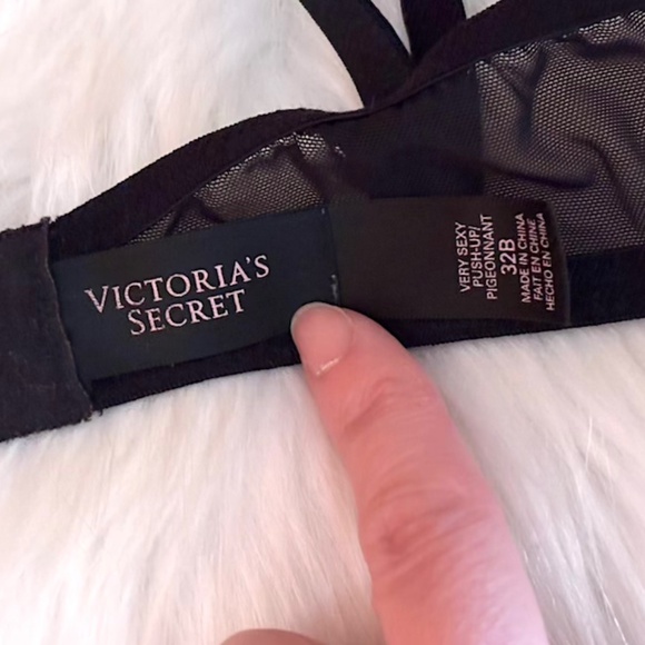 VS Scandalous Very Sexy Push-Up Pigeonnant Bra - 32B (EUC) - Picture 12 of 13